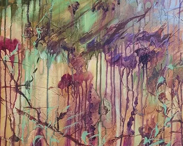 Abstraction végétale aux coulures de base peinture acrylique. Des teintes de pourpre et de vert se mêlent sur un fond ocre.
