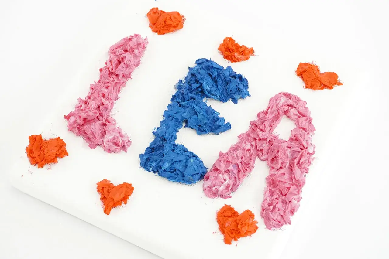 Peinture relief sur toile : les lettres 